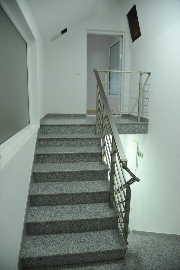 Binta Hostel Вране Экстерьер фото