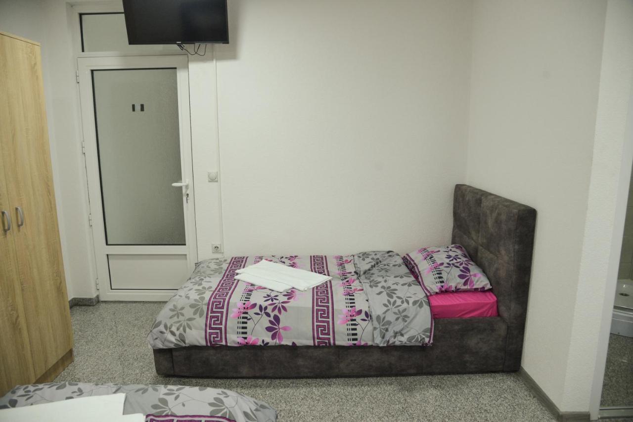 Binta Hostel Вране Экстерьер фото