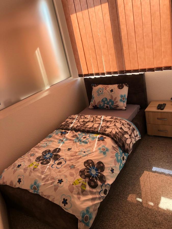 Binta Hostel Вране Экстерьер фото