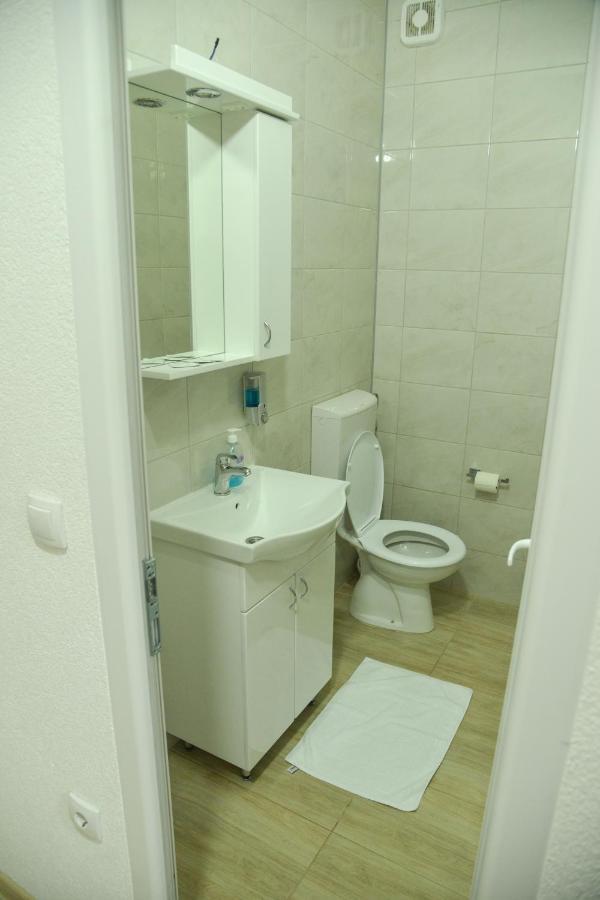 Binta Hostel Вране Экстерьер фото