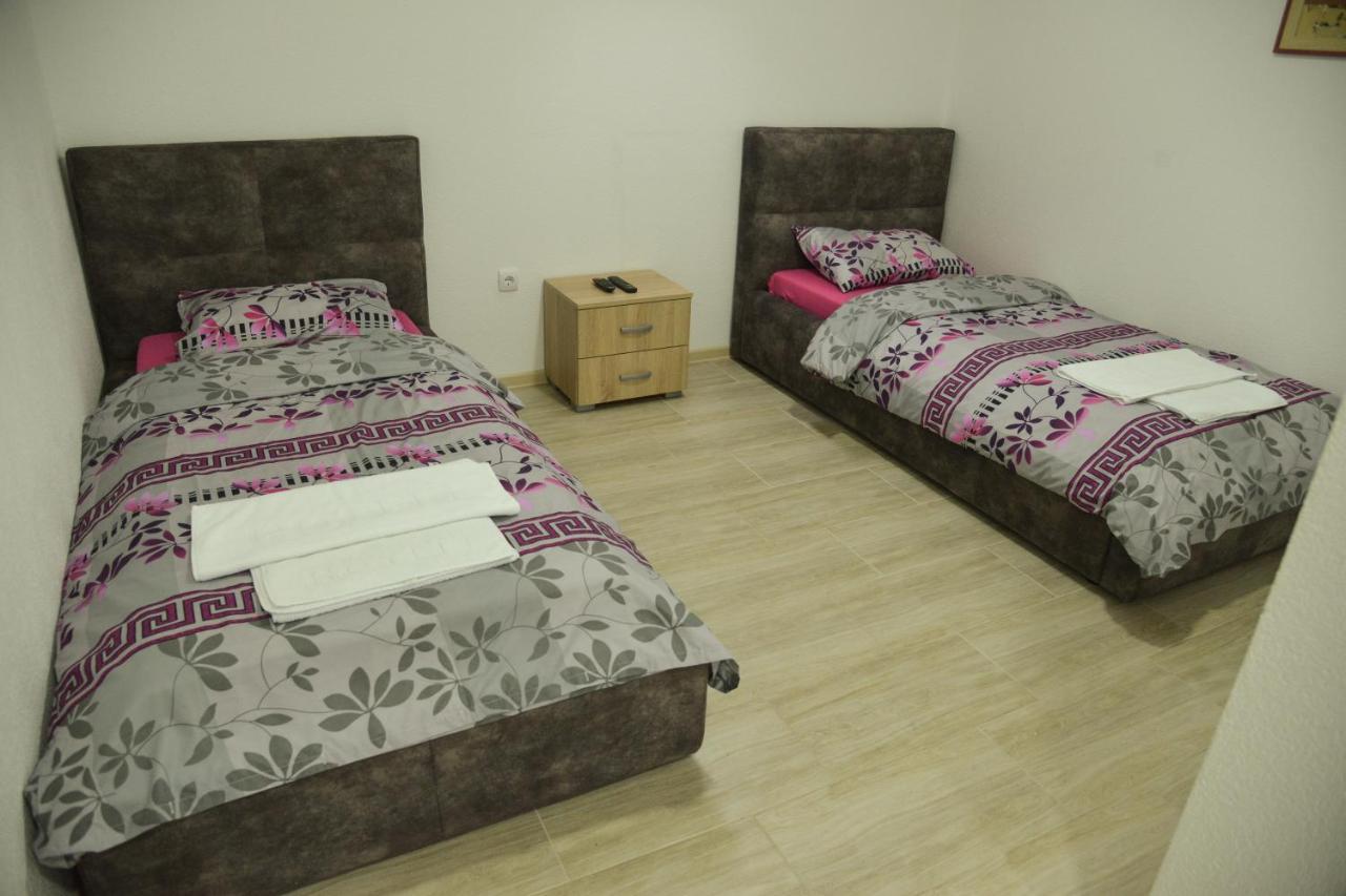 Binta Hostel Вране Экстерьер фото