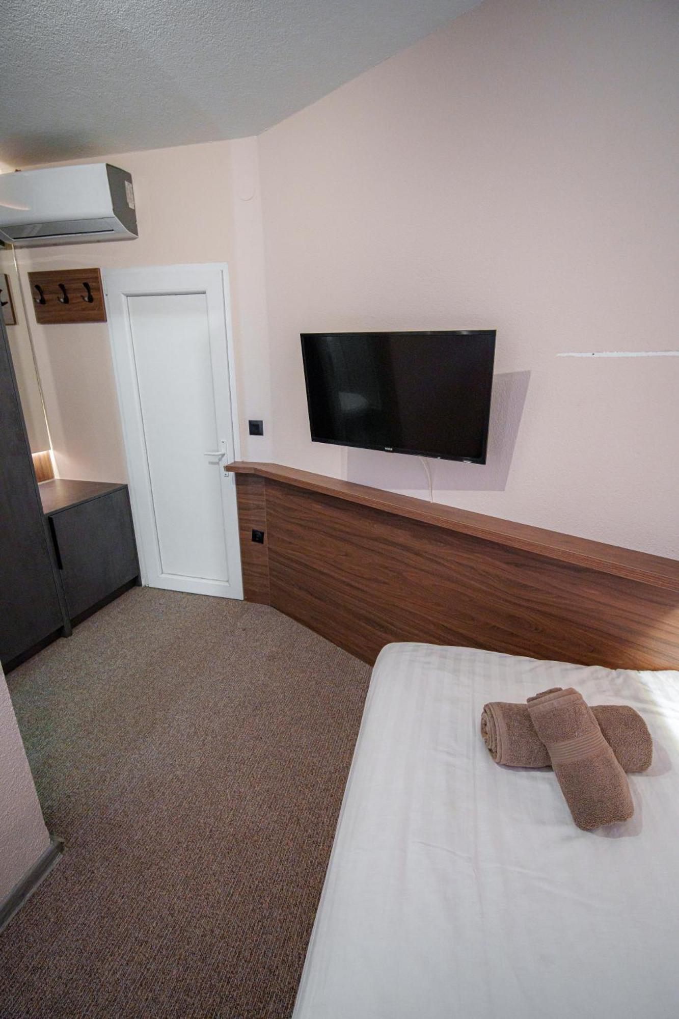 Binta Hostel Вране Экстерьер фото