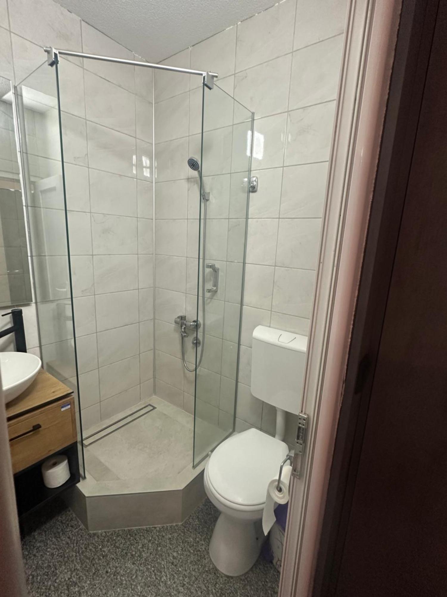 Binta Hostel Вране Экстерьер фото
