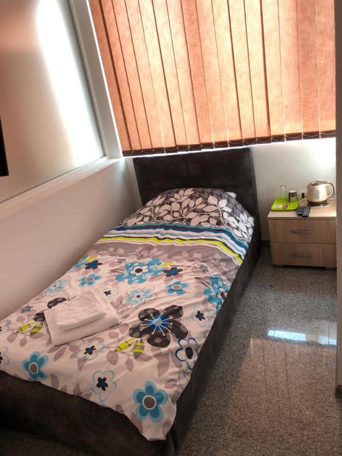 Binta Hostel Вране Экстерьер фото