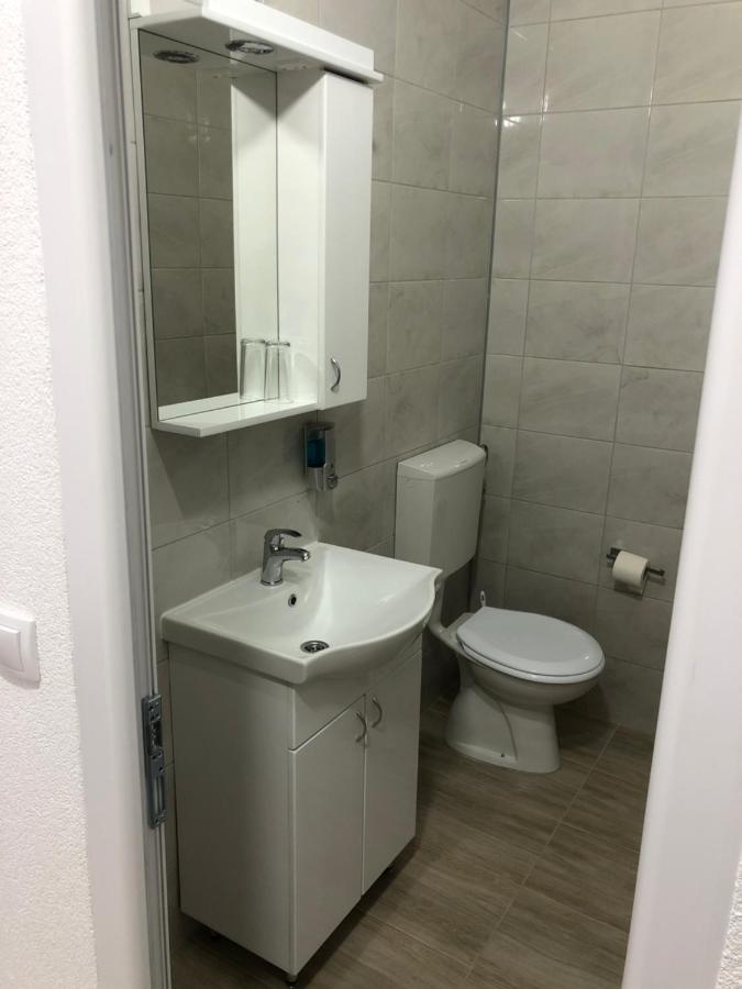Binta Hostel Вране Экстерьер фото